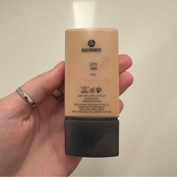 EUC HUDA BEAUTY Easy Blur Natural Airbrush Foundation - Picture 2 of 3